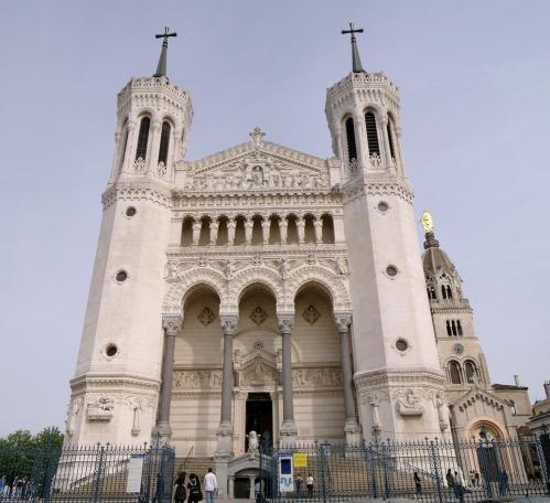 Circuit visite de lyon arret a la basilic de fourviere avec un chauffeur vtc