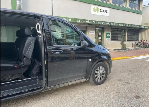 Mise a disposition de taxi van avec chauffeur en rhone alpes