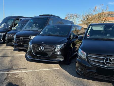 Minibus et van avec chauffeur à disposition pour vos évènements au palais des Congrès de Lyon cité internationale