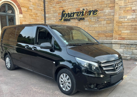 Van et chauffeur Lyon hotel de Fourvière