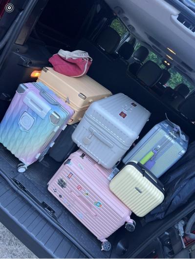 Van xxl et chauffeur avec des grands coffre à Miribel