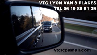 Vans et chauffeur pour voyager en groupe en région Lyonnaise