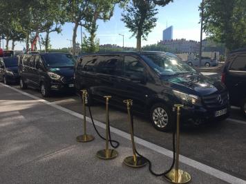 Vtc lyon hotel intercontinental transfert en van